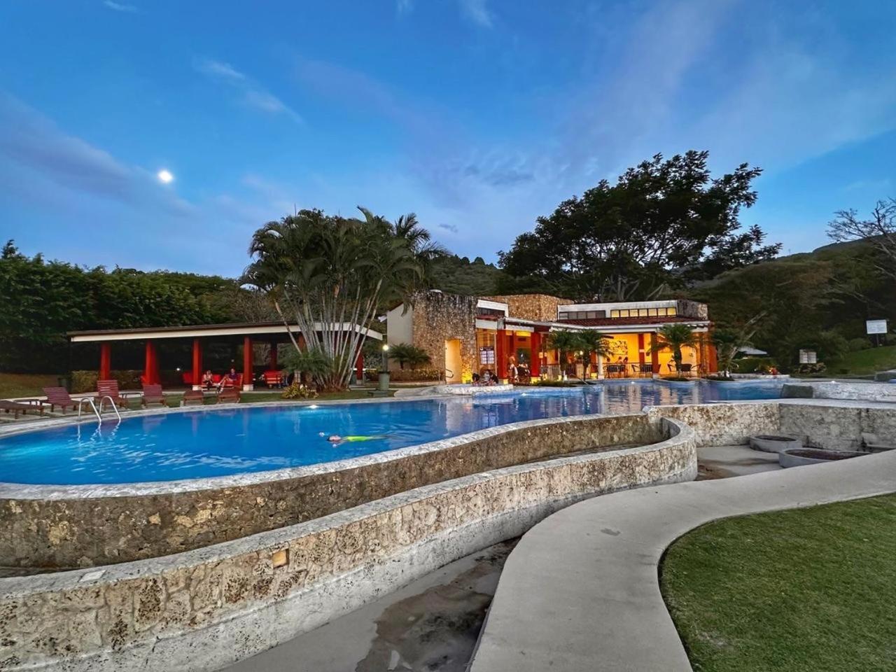 Cr Mariposa Rentals Comfortable Penthouse, Ac, Pool, Gym, Tennis Санта-Ана Екстер'єр фото